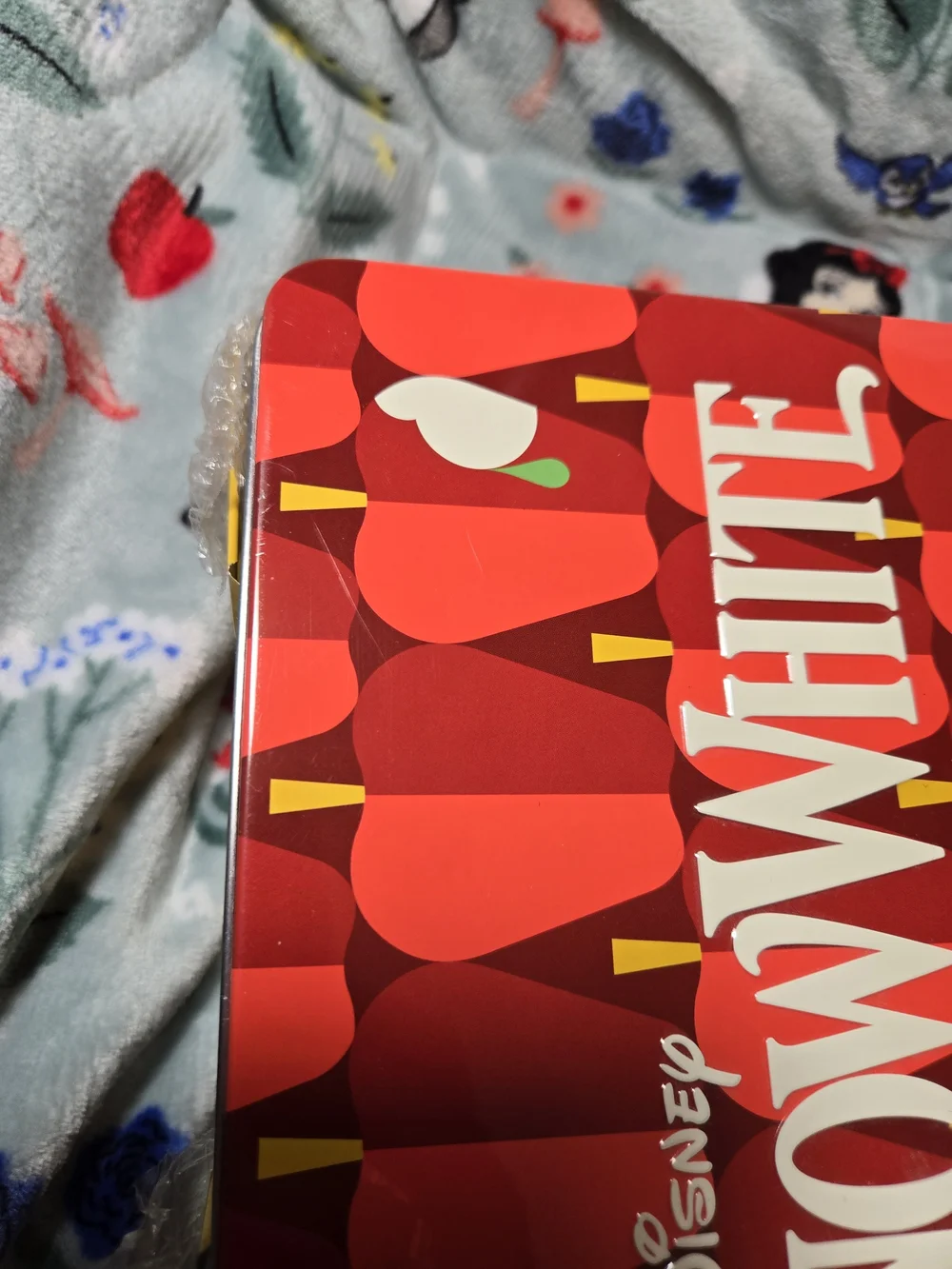 Disney Snow White Red and Yellow Tin Lunch Box